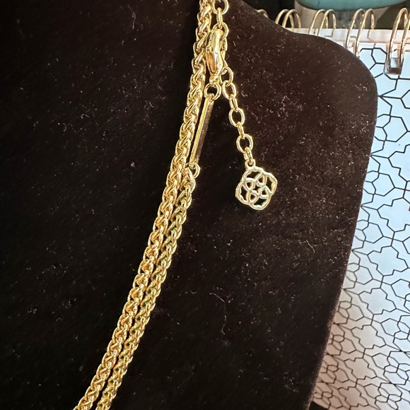 Kendra Scott Frances Necklace Pink Agate/Gold - Picture 3 of 9